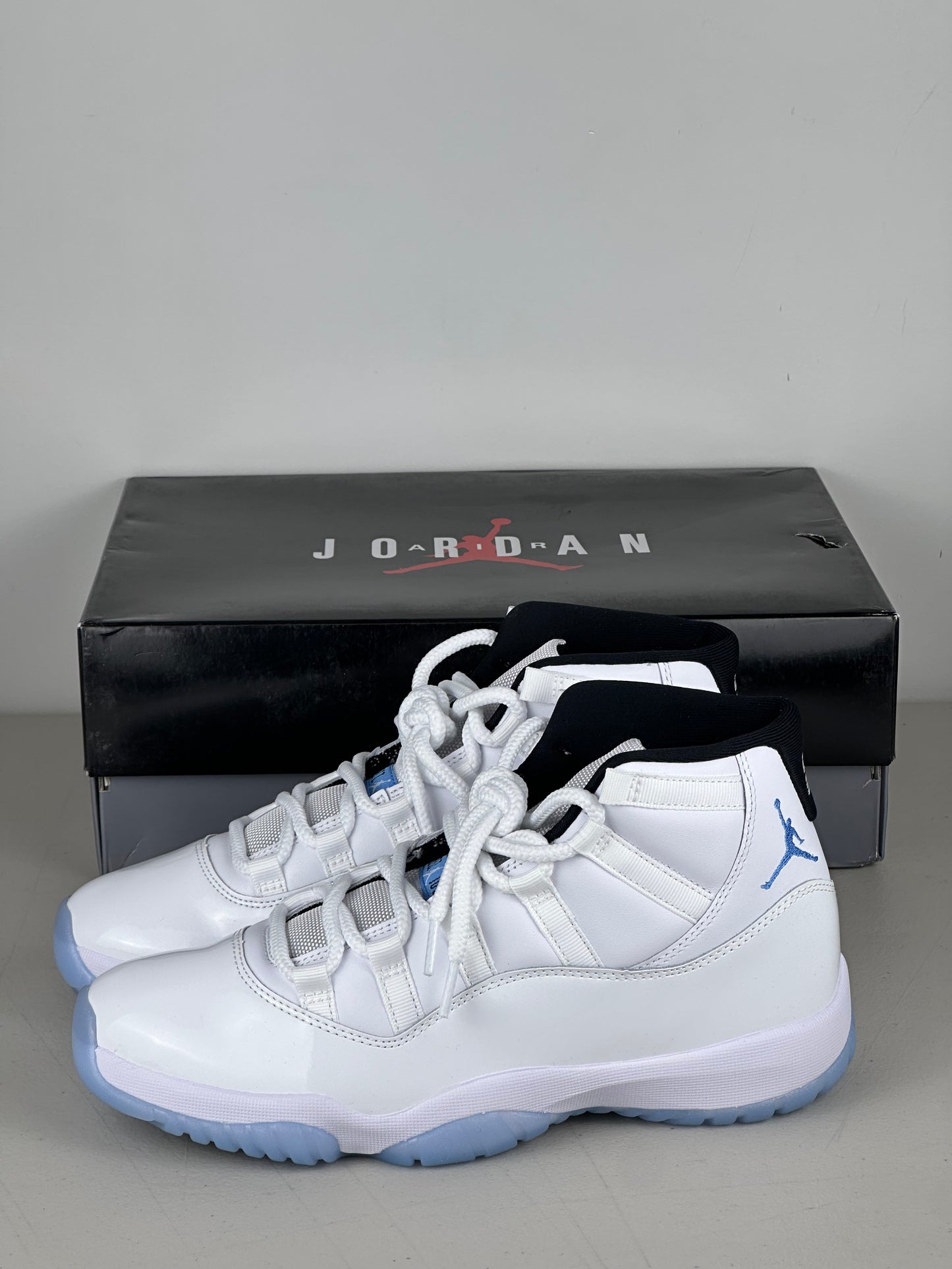 Jordan 11 Retro Legend Blue (2024)