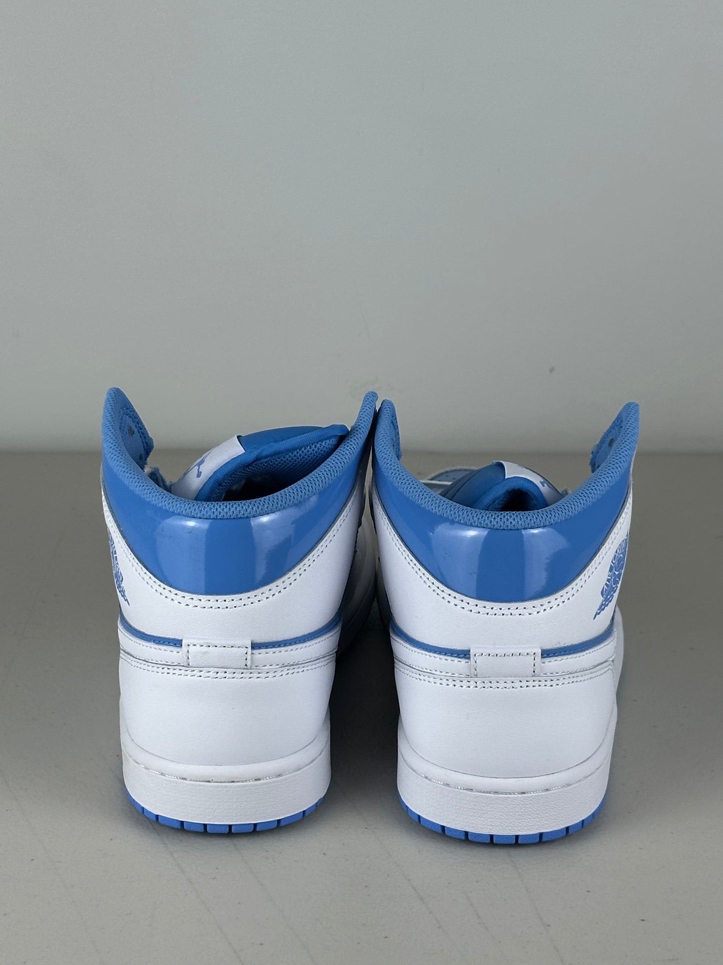 Jordan 1 Mid Legend Blue