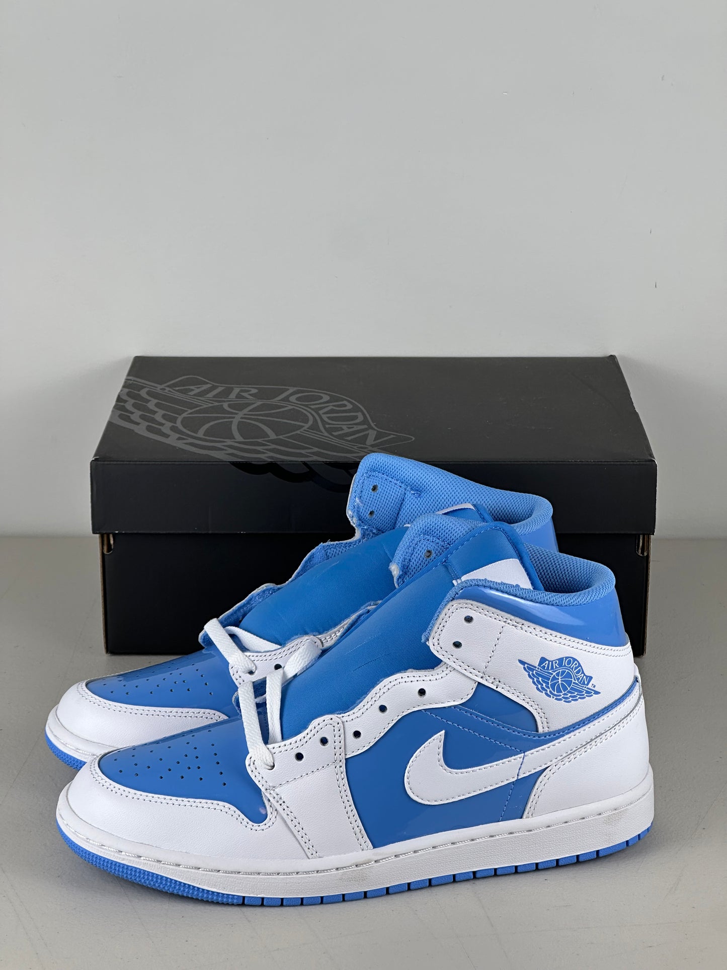 Jordan 1 Mid Legend Blue
