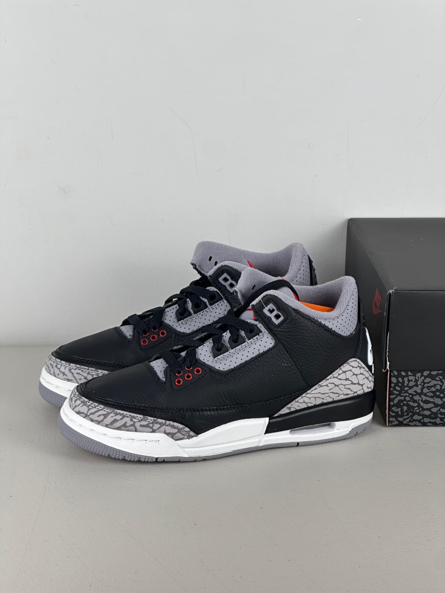 Jordan 3 Retro
Black Cement (2024) (GS)