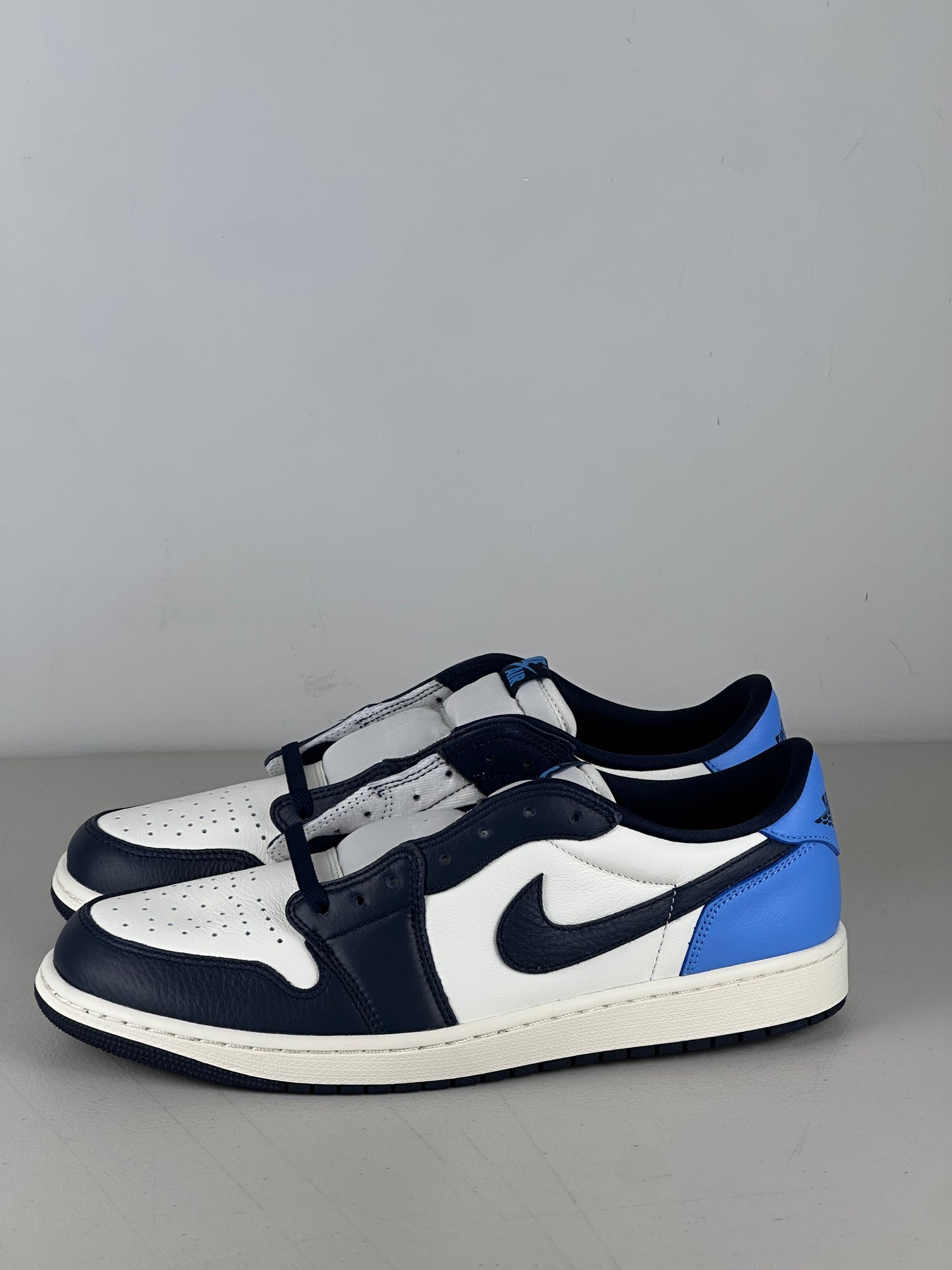 Jordan 1 Low OG Obsidian UNC