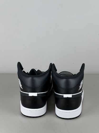 Jordan 1 Mid Off Noir Toe